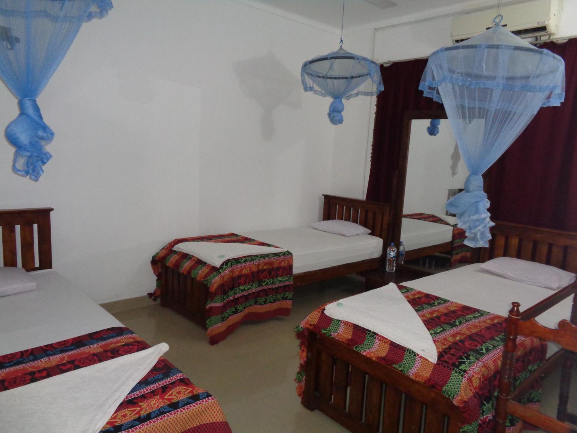 Saranga Holiday Inn ウェラワヤ エクステリア 写真