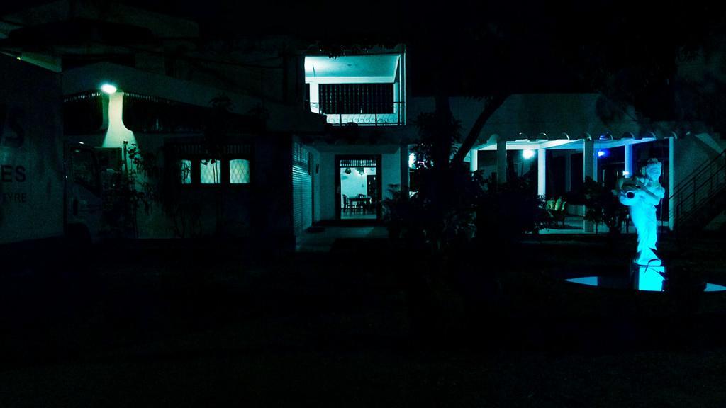 Saranga Holiday Inn ウェラワヤ エクステリア 写真